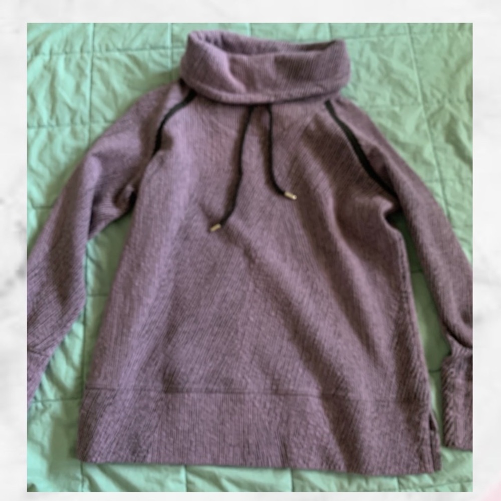 Long sleeve pull-over